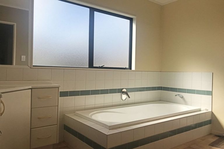 Photo of property in 1/54 Simmental Crescent, Somerville, Auckland, 2014