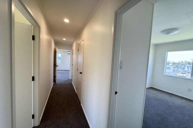 Photo of property in 18 Athena Drive, Totara Vale, Auckland, 0629
