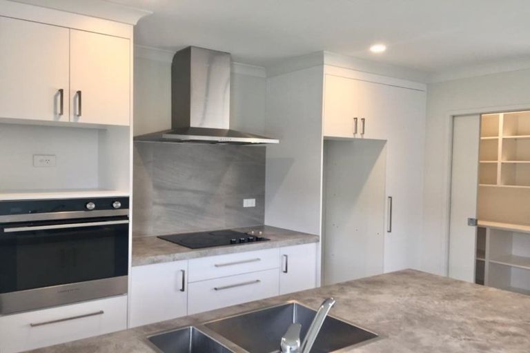 Photo of property in 32 Regis Park Drive, Pukekohe, 2120