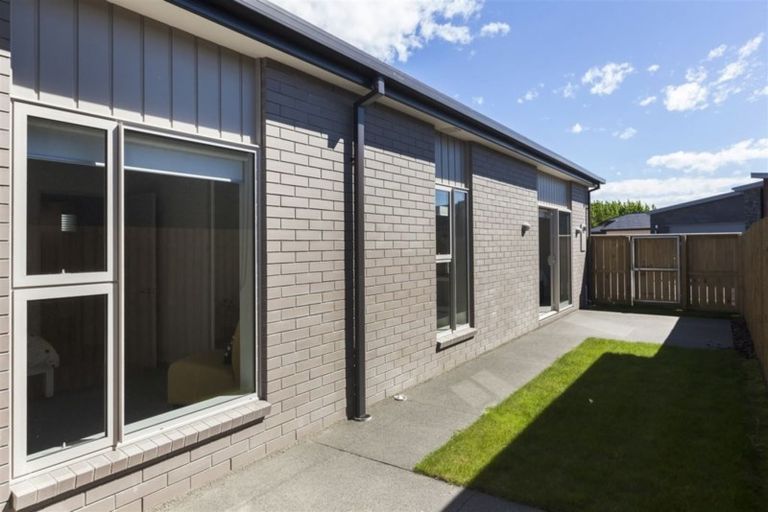 Photo of property in 8 Ardnave Lane, Broomfield, Christchurch, 8042