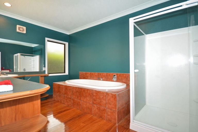 Photo of property in 82 Wakeman Road, Acacia Bay, Taupo, 3330