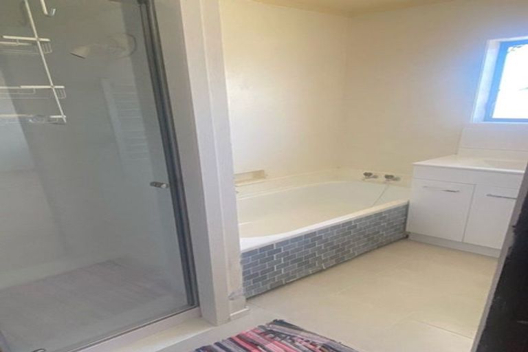 Photo of property in 2/108 Arran Road, Browns Bay, Auckland, 0630