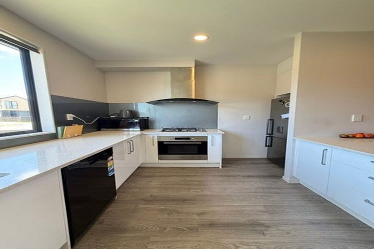 Photo of property in 6 Te Aparangi Road, Papakura, 2110