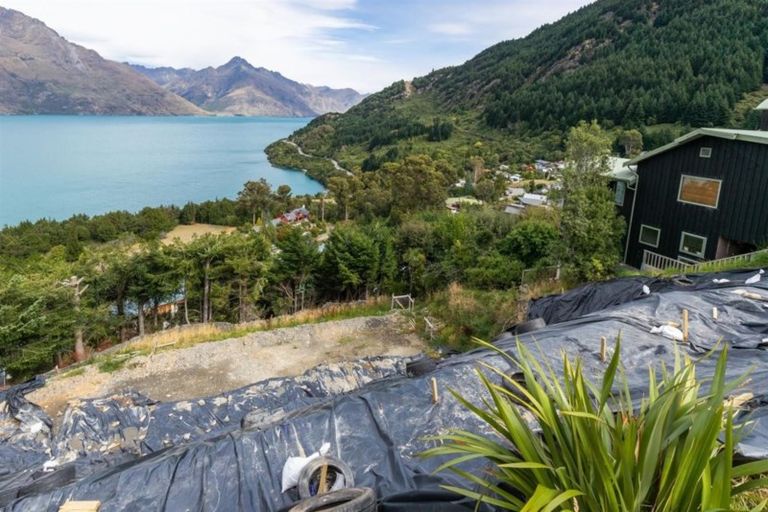 Photo of property in 38 Mackinnon Terrace, Sunshine Bay, Queenstown, 9300