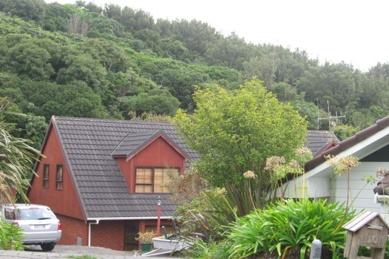 Photo of property in 10 Newnham Court, Tawa, Wellington, 5028