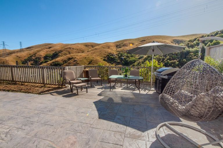 Photo of property in 23 Gifford Grove, Churton Park, Wellington, 6037