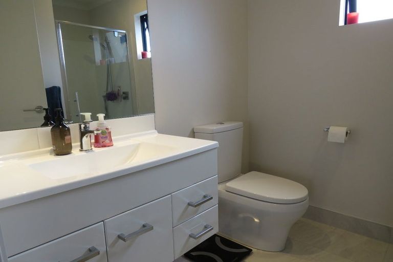 Photo of property in 91b Hobsonville Point Road, Hobsonville, Auckland, 0616