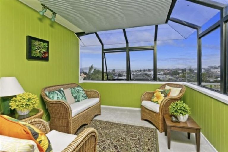 Photo of property in 3/21 Commodore Parry Road, Castor Bay, Auckland, 0620