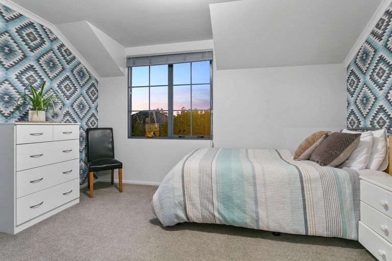 Photo of property in 32c Isobel Road, Greenhithe, Auckland, 0632