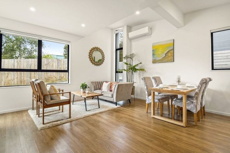 Photo of property in 61a Knights Road, Rothesay Bay, Auckland, 0630