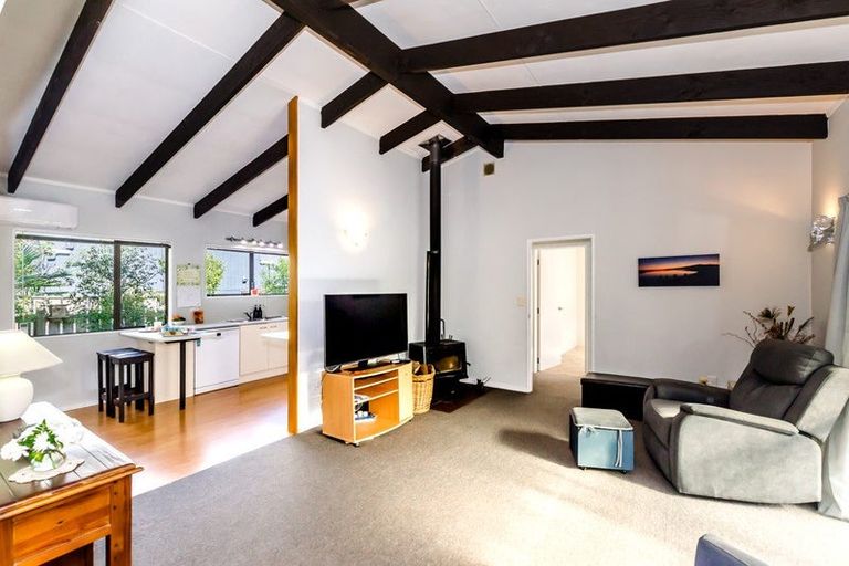 Photo of property in 27 Eruini Street, Waikanae Beach, Waikanae, 5036