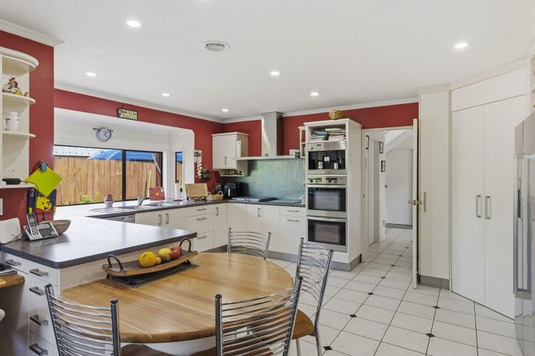 Photo of property in 11 Oakwood Grove, Paraparaumu Beach, Paraparaumu, 5032