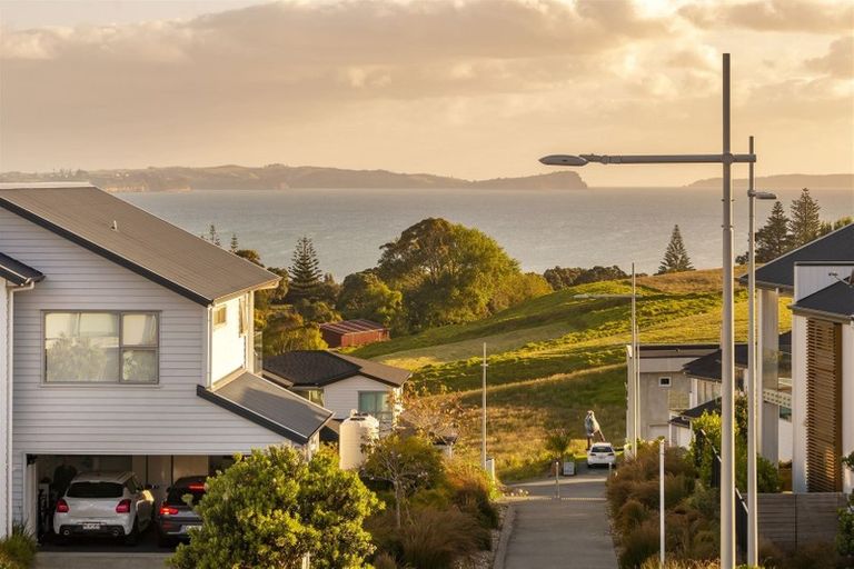 Photo of property in 48 Longshore Drive, Long Bay, Auckland, 0630