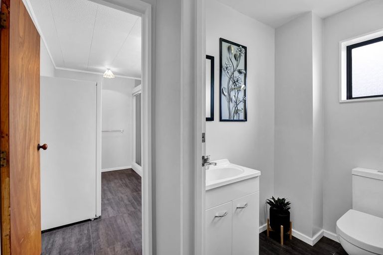 Photo of property in 11 County Drive, Hawera, 4610