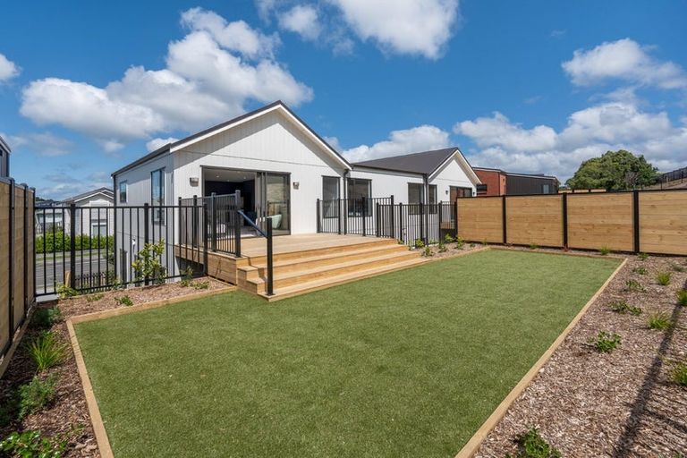 Photo of property in 32b Kukuwai Avenue, Red Beach, 0932