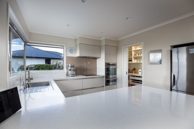 Photo of property in 28 Aderman Place, Hurworth, New Plymouth, 4310