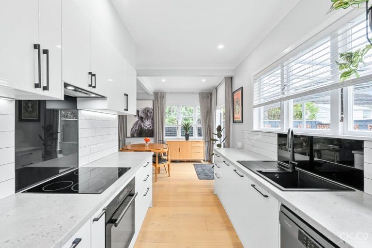 Photo of property in 31 Birdwood Road, Waterloo, Lower Hutt, 5011