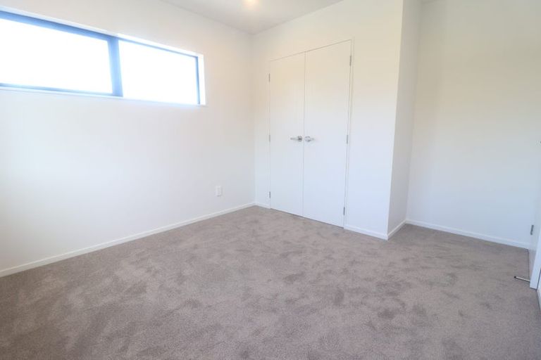 Photo of property in 1 Ngatoa Place, Glenfield, Auckland, 0629