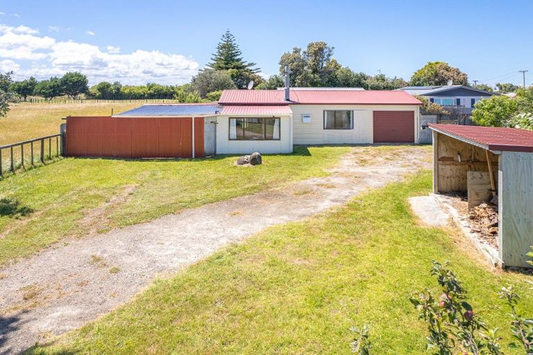 Photo of property in 16 Waitai Street, Castlecliff, Whanganui, 4501