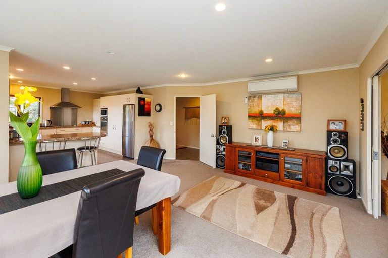 Photo of property in 36 Tennyson Avenue, Kelvin Grove, Palmerston North, 4414