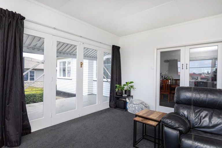 Photo of property in 35 Guy Street, Dannevirke, 4930