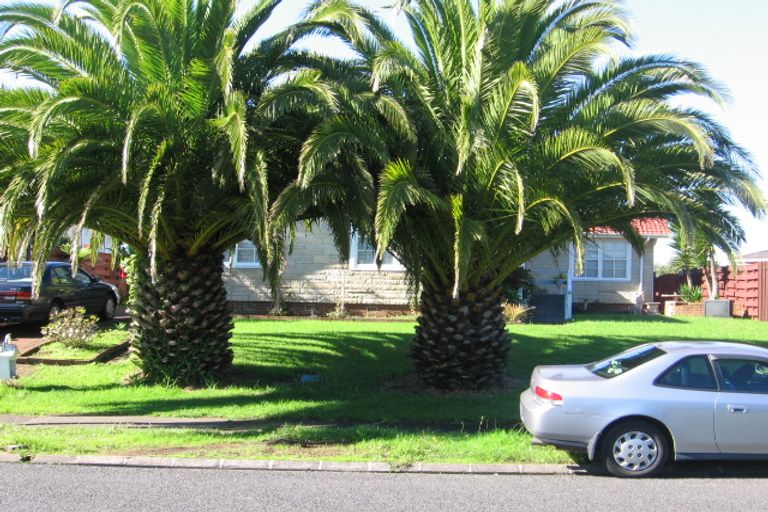 Photo of property in 151 Edgewater Drive, Pakuranga, Auckland, 2010