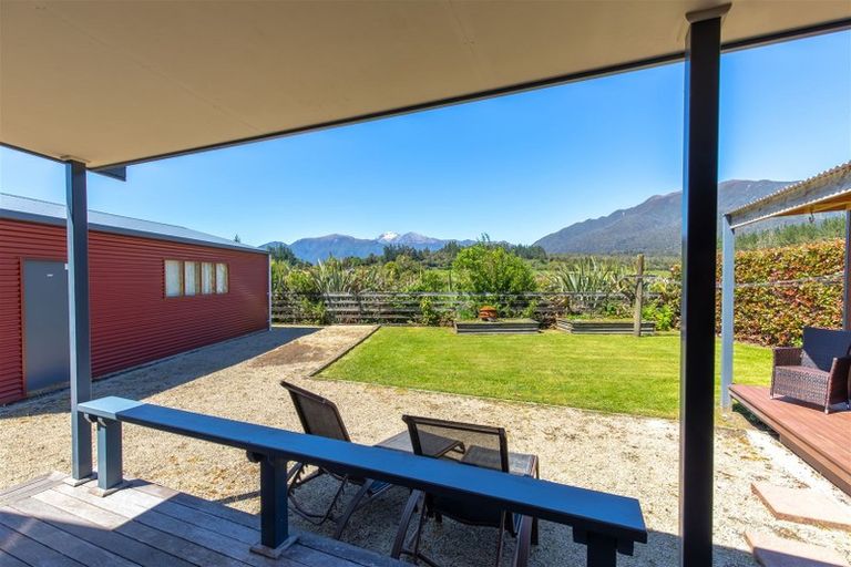 Photo of property in 103 Cashmere Bay Road, Moana, 7875