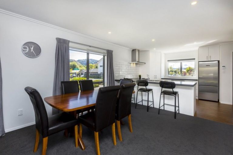 Photo of property in 9 Chalfont Road, Silverstream, Upper Hutt, 5019