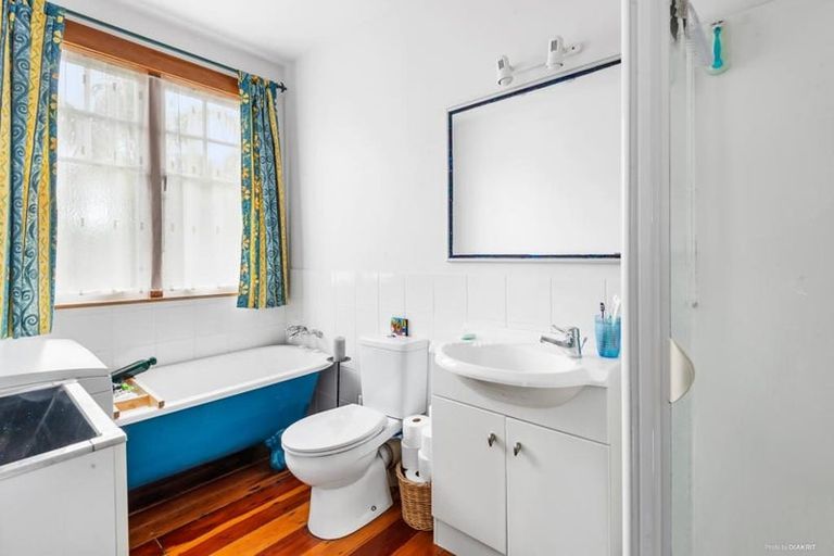 Photo of property in 2/13 Hart Road, Hauraki, Auckland, 0622