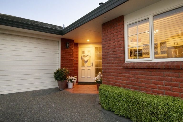 Photo of property in 14 Rutland Place, Taradale, Napier, 4112
