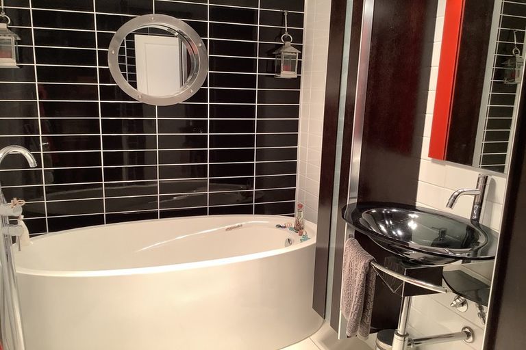 Photo of property in 2/28 Onepoto Road, Hauraki, Auckland, 0622