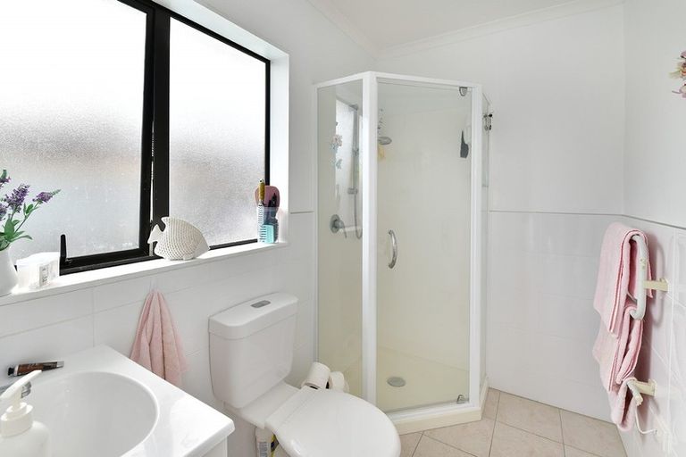 Photo of property in 19 Raabia Close, Parakai, 0830