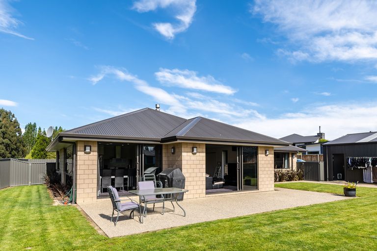 Photo of property in 71 Grandvista Drive, Green Island, Dunedin, 9018