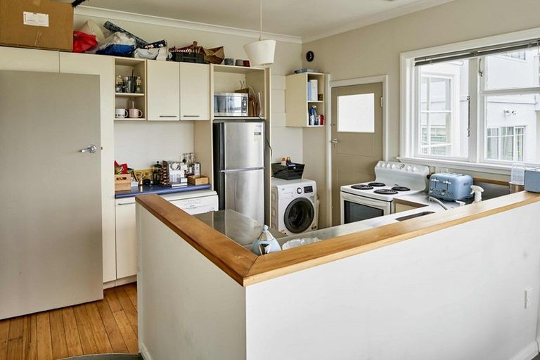 Photo of property in 11 Alexandra Road, Roseneath, Wellington, 6021