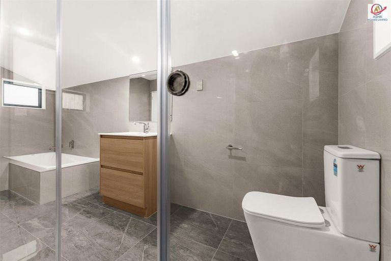 Photo of property in 11a Mcinnes Road, Weymouth, Auckland, 2103