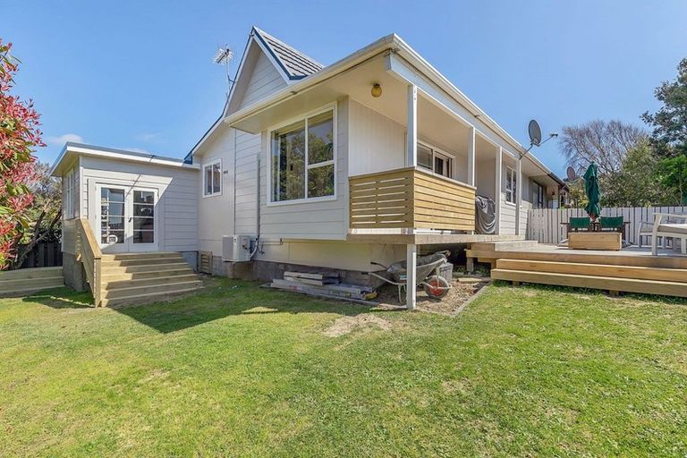 Photo of property in 7b Parkinson Close, Whitby, Porirua, 5024