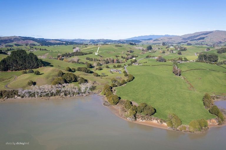 Photo of property in 18 Warren Road, Raglan, 3295