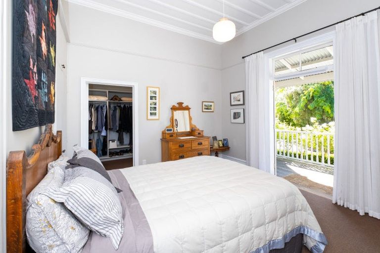 Photo of property in 2 Kaweka Place, Havelock North, 4130