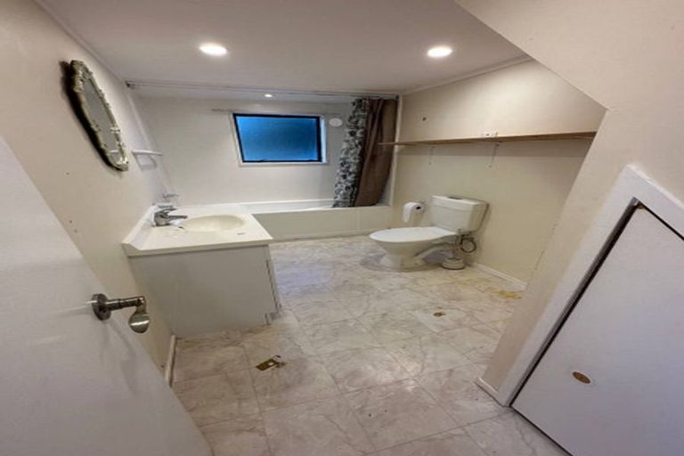 Photo of property in 42 Codlin Road, Waiuku, 2683