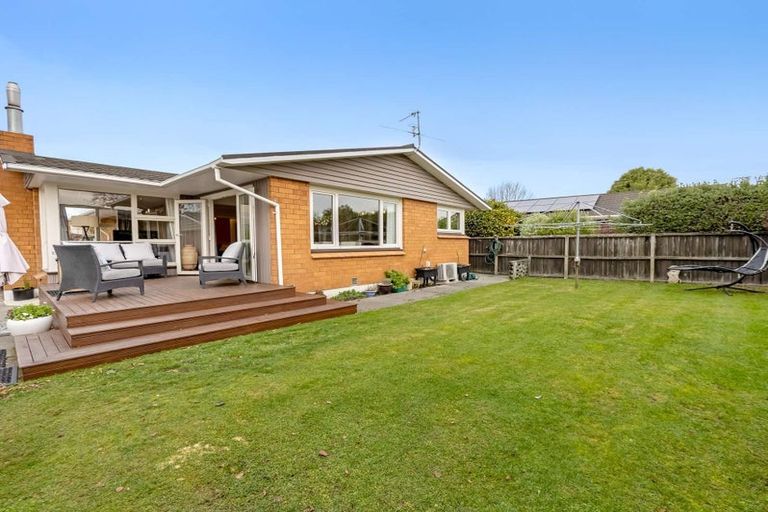 Photo of property in 14 Glenavon Place, Ilam, Christchurch, 8041