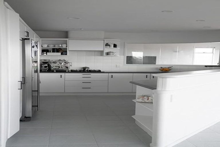 Photo of property in 1/2 Ocean View Road, Milford, Auckland, 0620