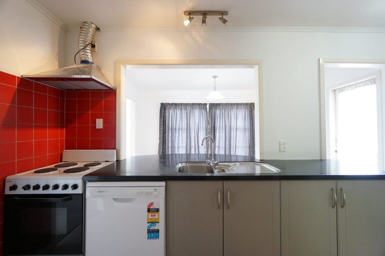 Photo of property in 494 Blockhouse Bay Road, Blockhouse Bay, Auckland, 0600