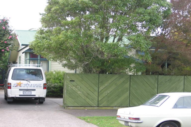 Photo of property in 33 Lombard Street, Palmerston North, 4410