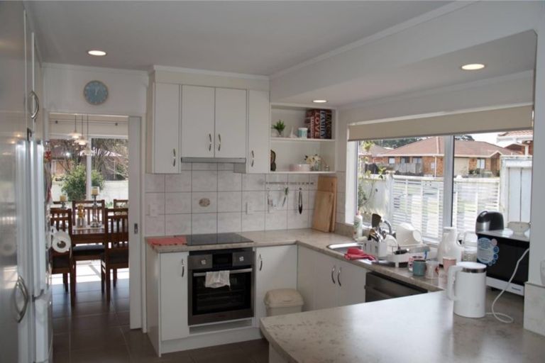 Photo of property in 16 Mirabell Place, Golflands, Auckland, 2013