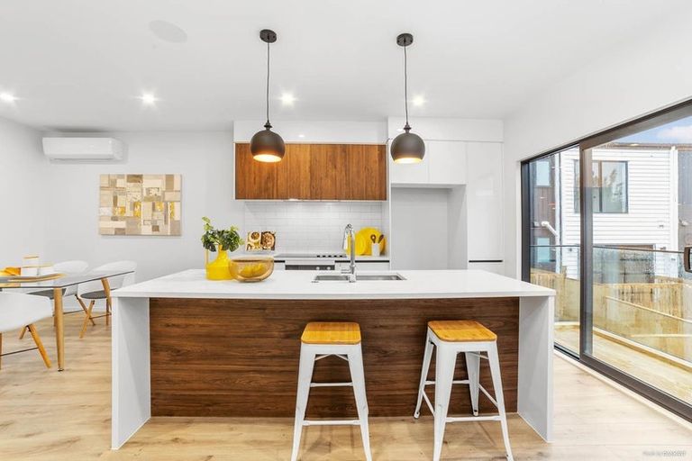 Photo of property in 6/105 Hobsonville Road, West Harbour, Auckland, 0618