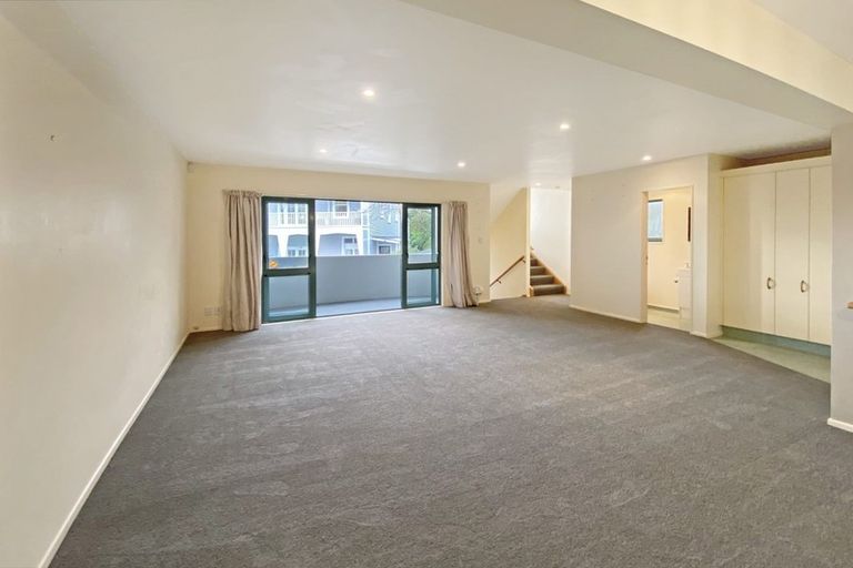 Photo of property in 7 Oak Grove, Mount Cook, Wellington, 6011