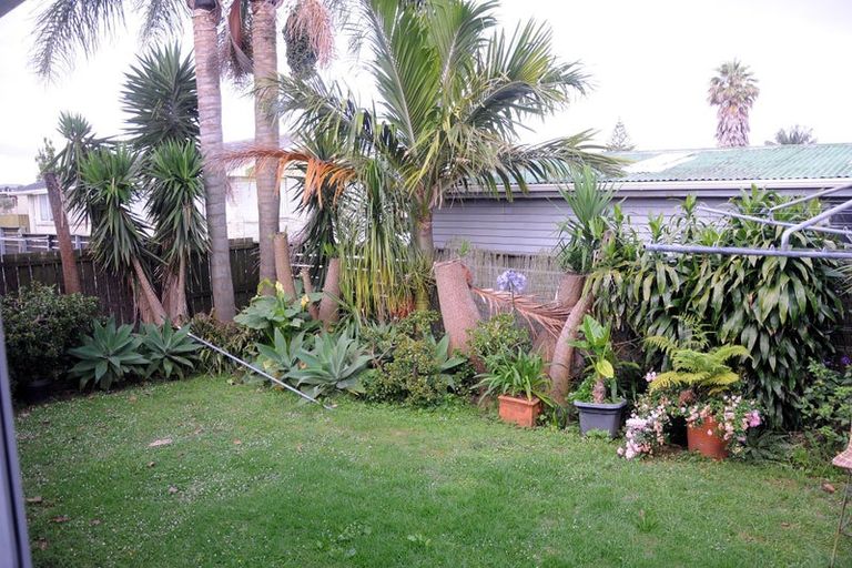 Photo of property in 2/1 Dunstall Place, Mangere Bridge, Auckland, 2022