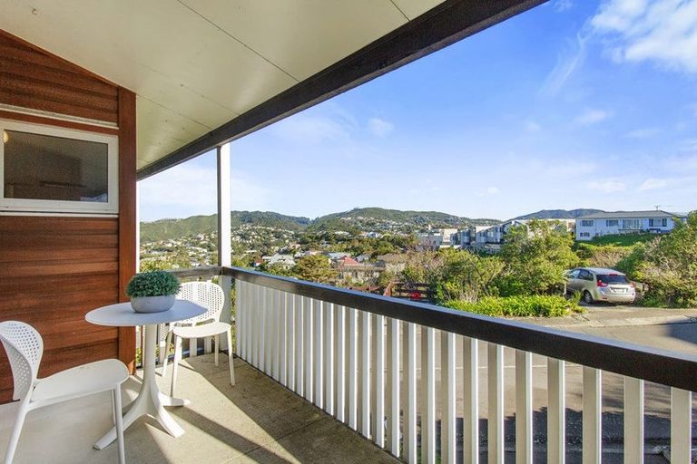 Photo of property in 5 Mataroa Avenue, Northland, Wellington, 6012