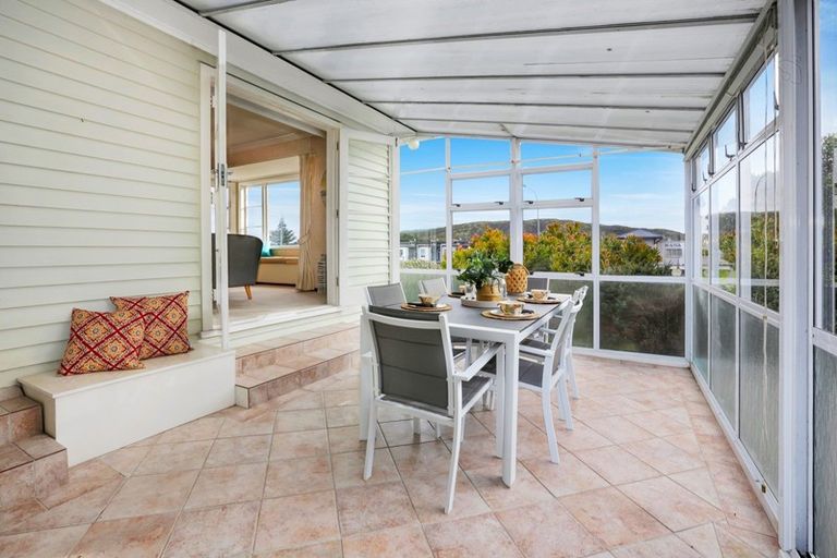 Photo of property in 136 Mana Esplanade, Paremata, Porirua, 5026