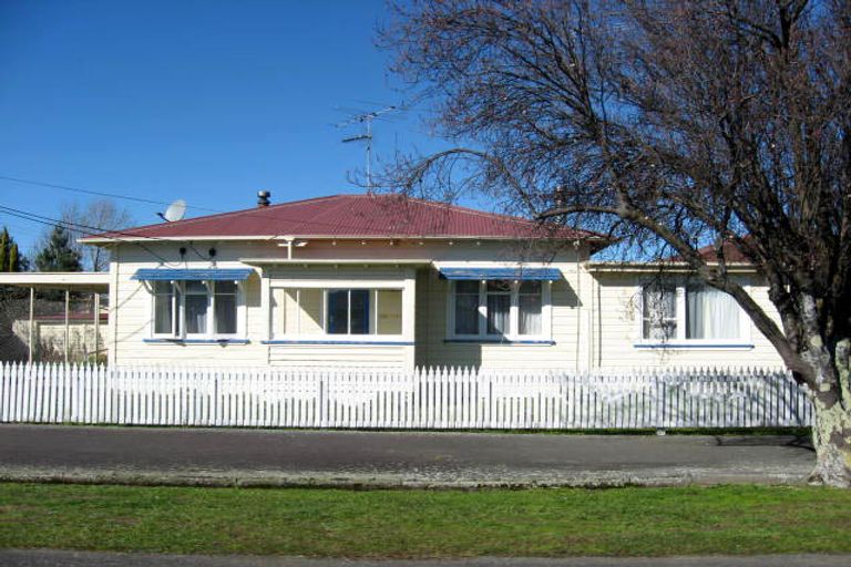 Photo of property in 1 Mckenzie Terrace, Carterton, 5713